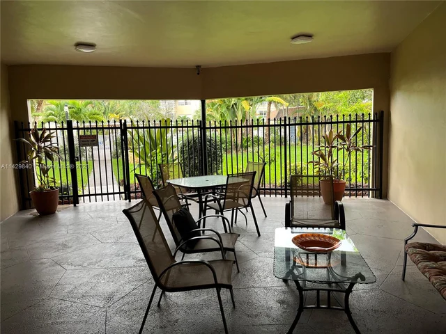 5071 W Oakland Park Blvd # 205, Lauderdale Lakes FL 33313