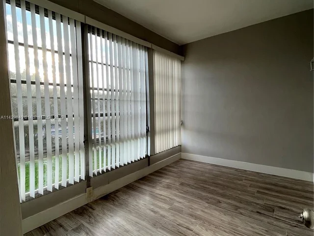 5071 W Oakland Park Blvd # 205, Lauderdale Lakes FL 33313