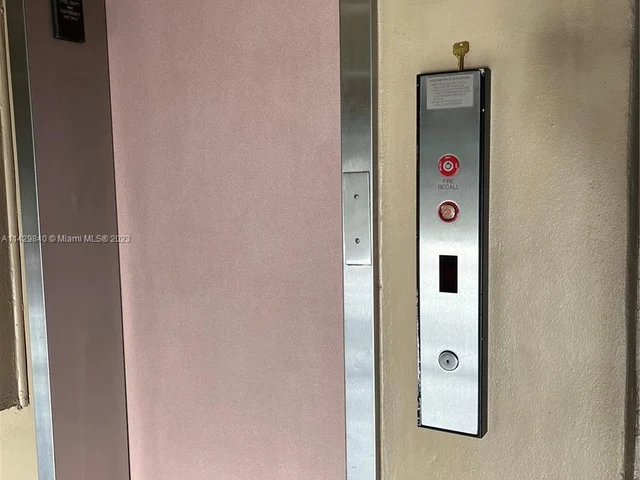 5071 W Oakland Park Blvd # 205, Lauderdale Lakes FL 33313