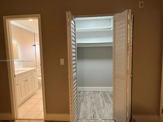 5071 W Oakland Park Blvd # 205, Lauderdale Lakes FL 33313