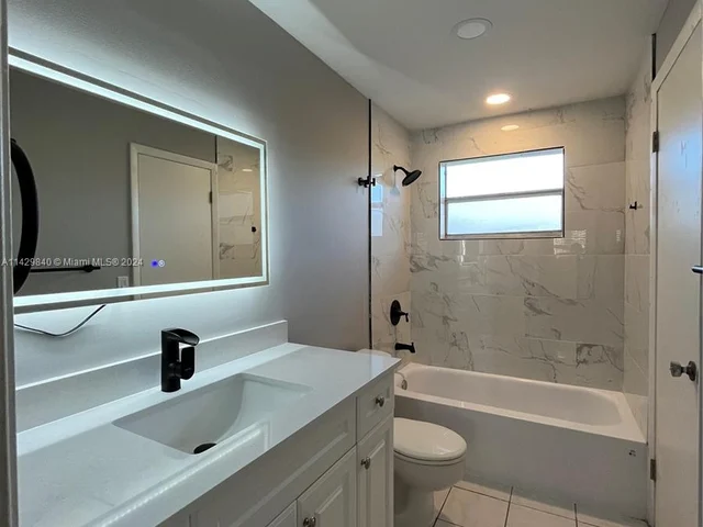 5071 W Oakland Park Blvd # 205, Lauderdale Lakes FL 33313