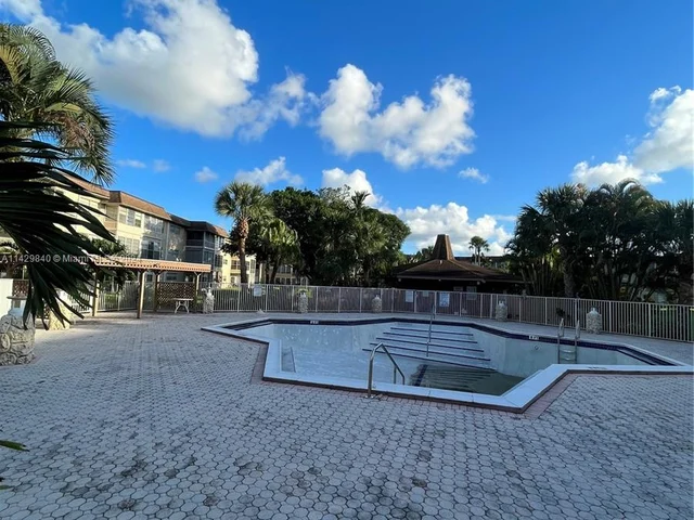 5071 W Oakland Park Blvd # 205, Lauderdale Lakes FL 33313