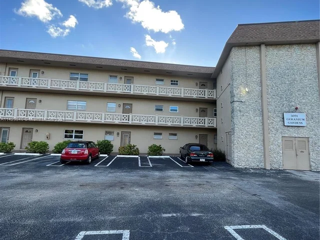 5071 W Oakland Park Blvd # 205, Lauderdale Lakes FL 33313