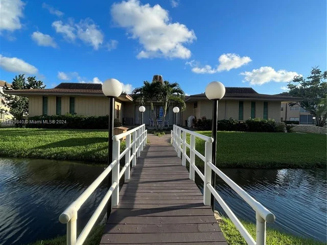 5071 W Oakland Park Blvd # 205, Lauderdale Lakes FL 33313