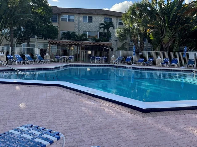 5071 W Oakland Park Blvd # 205, Lauderdale Lakes FL 33313