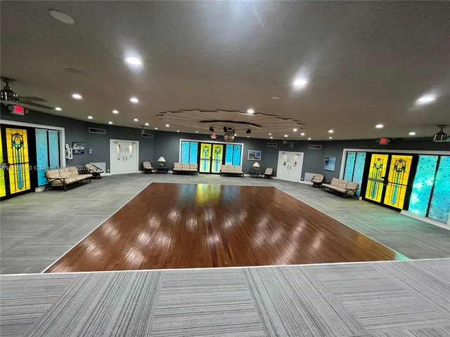 5071 W Oakland Park Blvd # 205, Lauderdale Lakes FL 33313