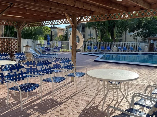 5071 W Oakland Park Blvd # 205, Lauderdale Lakes FL 33313