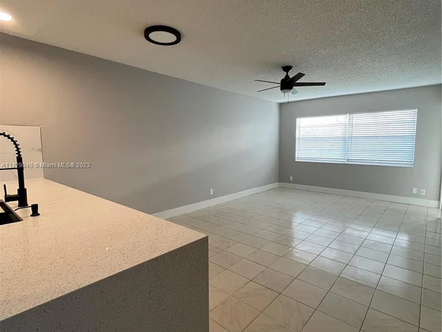 5071 W Oakland Park Blvd # 205, Lauderdale Lakes FL 33313