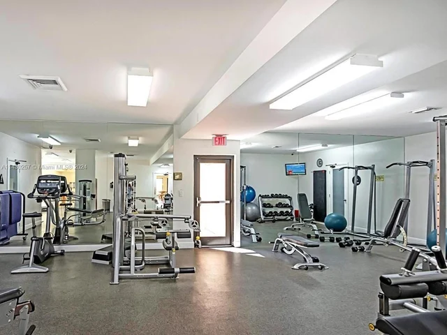 1912 S Ocean Dr # 19C, Hallandale Beach FL 33009