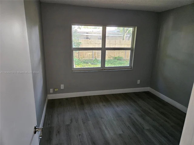 4711 NW 17th St, Lauderhill FL 33313