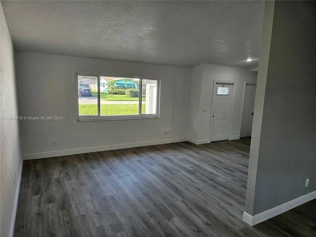 4711 NW 17th St, Lauderhill FL 33313