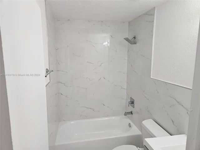 4711 NW 17th St, Lauderhill FL 33313