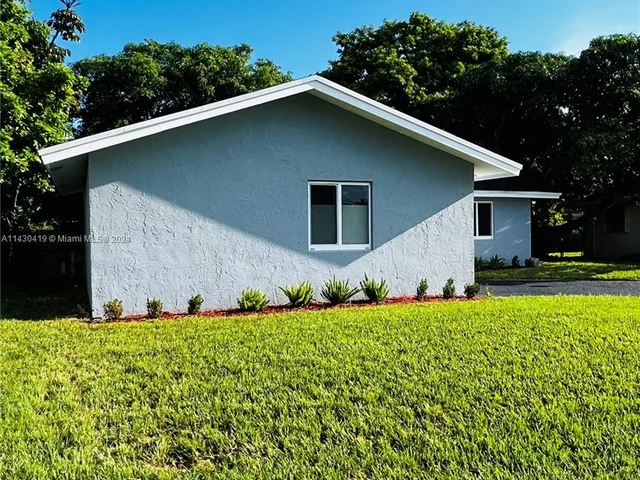 4711 NW 17th St, Lauderhill FL 33313