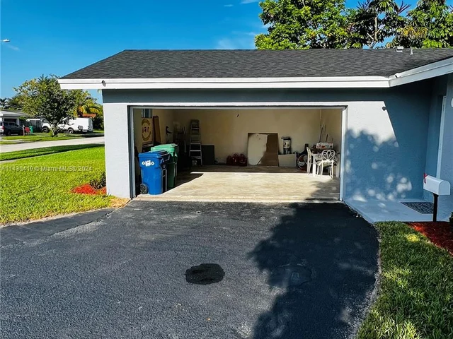 4711 NW 17th St, Lauderhill FL 33313