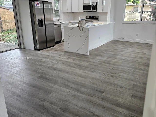 4711 NW 17th St, Lauderhill FL 33313