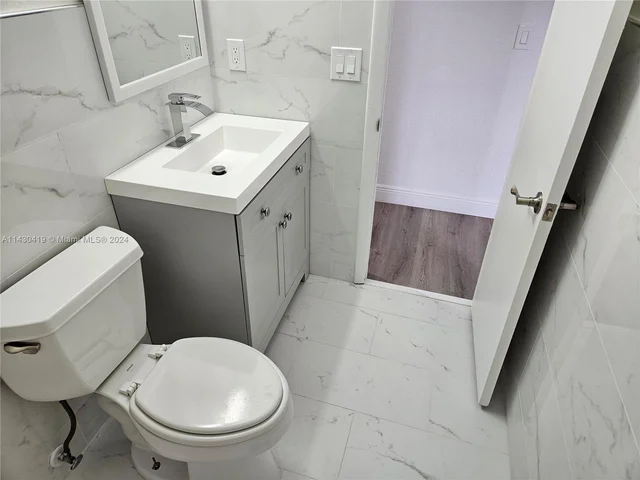 4711 NW 17th St, Lauderhill FL 33313