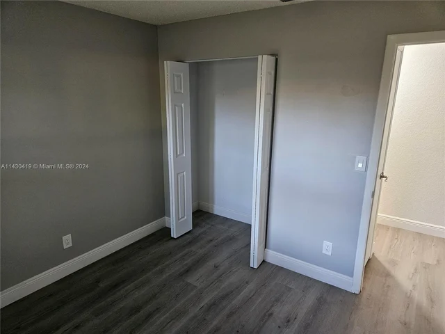 4711 NW 17th St, Lauderhill FL 33313