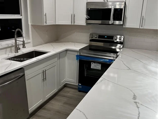 4711 NW 17th St, Lauderhill FL 33313