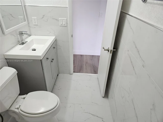 4711 NW 17th St, Lauderhill FL 33313