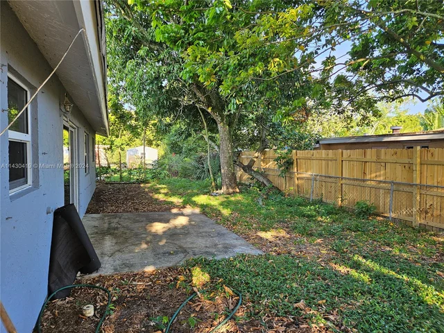 4711 NW 17th St, Lauderhill FL 33313