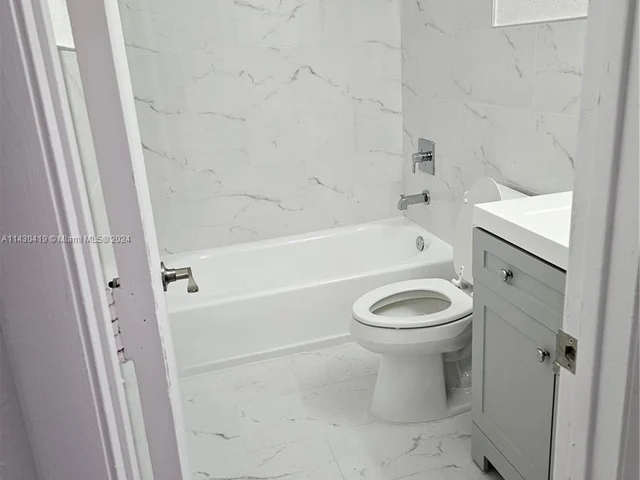 4711 NW 17th St, Lauderhill FL 33313