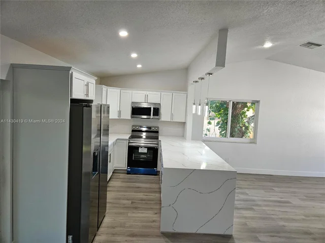 4711 NW 17th St, Lauderhill FL 33313