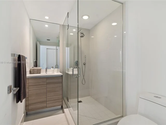 121 NE 34th St # 1008, Miami FL 33137