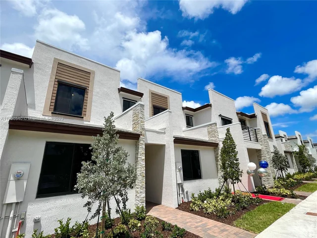 883 NE 211th St # 883, Miami FL 33179