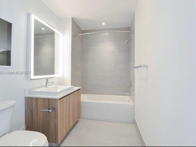 2960 NE 207th St # 704, Aventura FL 33180