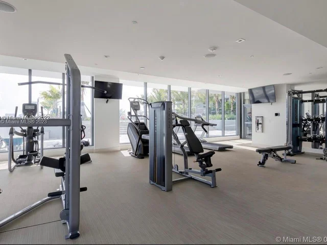 2960 NE 207th St # 704, Aventura FL 33180