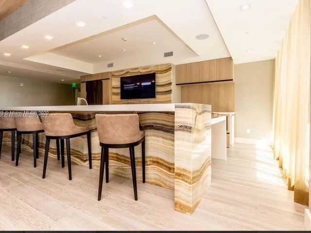 2960 NE 207th St # 704, Aventura FL 33180