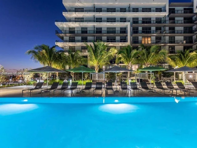 2960 NE 207th St # 704, Aventura FL 33180