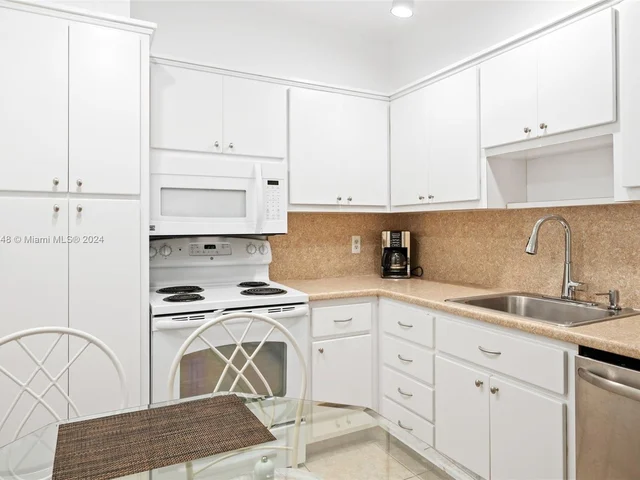 1985 S Ocean Dr # 2L, Hallandale Beach FL 33009