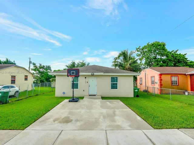 1160 NW 107th St, Miami FL 33168