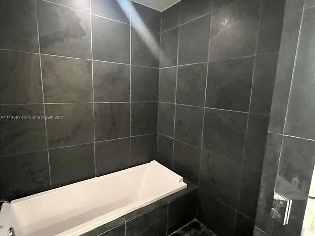 900 Biscayne Blvd # 3012, Miami FL 33132