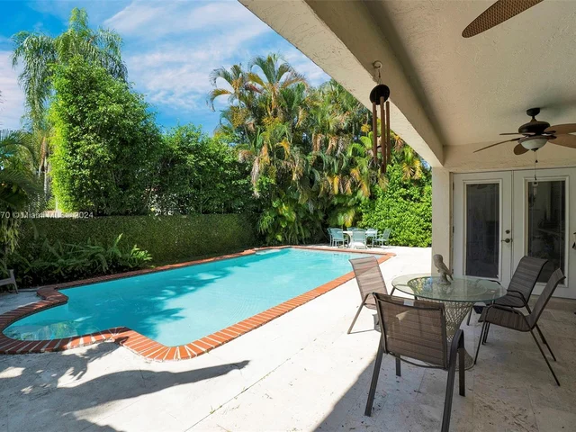 8240 NW 163rd St, Miami Lakes FL 33016