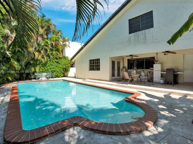 8240 NW 163rd St, Miami Lakes FL 33016