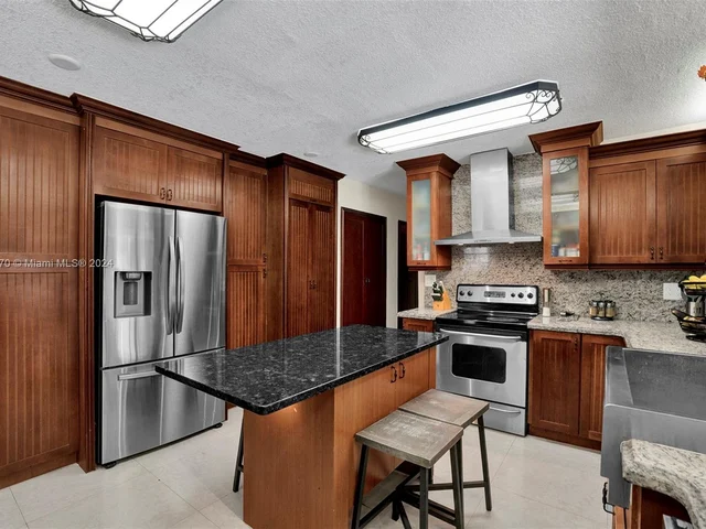 8240 NW 163rd St, Miami Lakes FL 33016