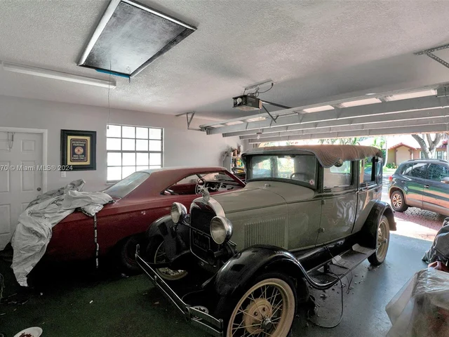 8240 NW 163rd St, Miami Lakes FL 33016