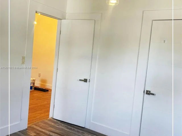 679 NE 87th St, Miami FL 33138