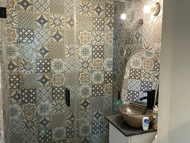 679 NE 87th St, Miami FL 33138