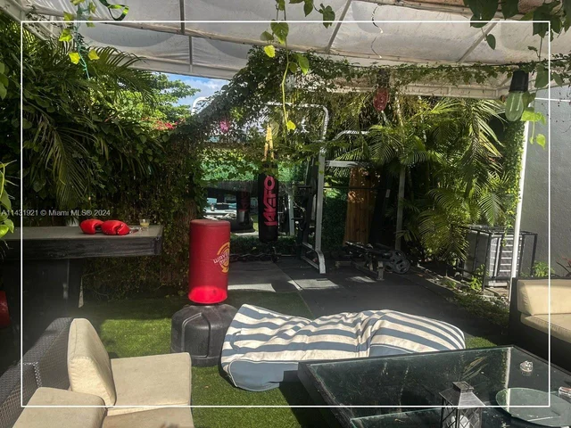 679 NE 87th St, Miami FL 33138