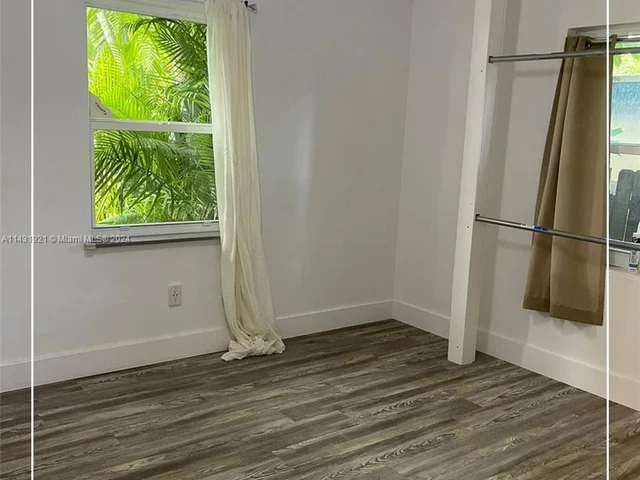 679 NE 87th St, Miami FL 33138