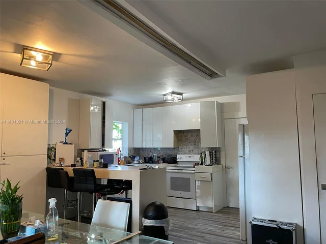 679 NE 87th St, Miami FL 33138