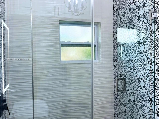 679 NE 87th St, Miami FL 33138