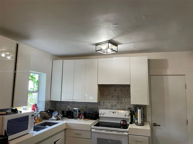 679 NE 87th St, Miami FL 33138