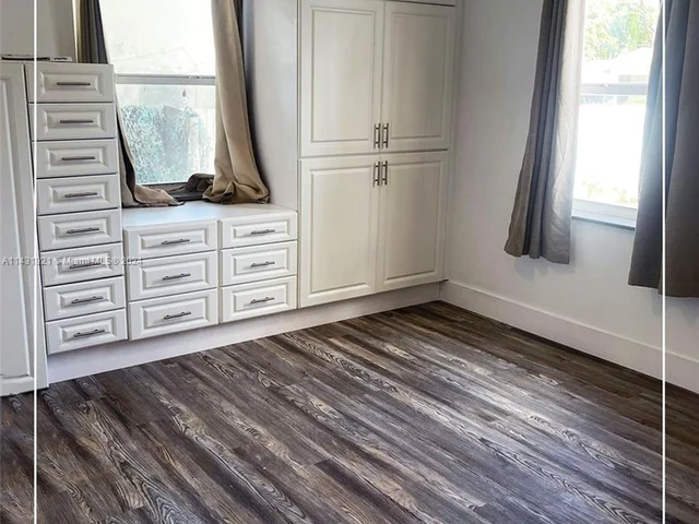 679 NE 87th St, Miami FL 33138