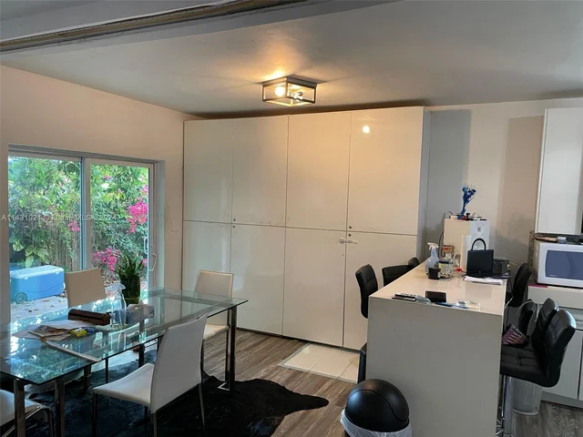 679 NE 87th St, Miami FL 33138