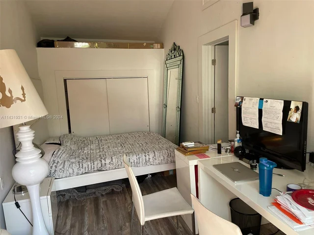 679 NE 87th St, Miami FL 33138