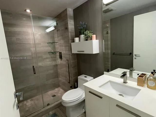 1300 Brickell Bay Dr # 1802, Miami FL 33131